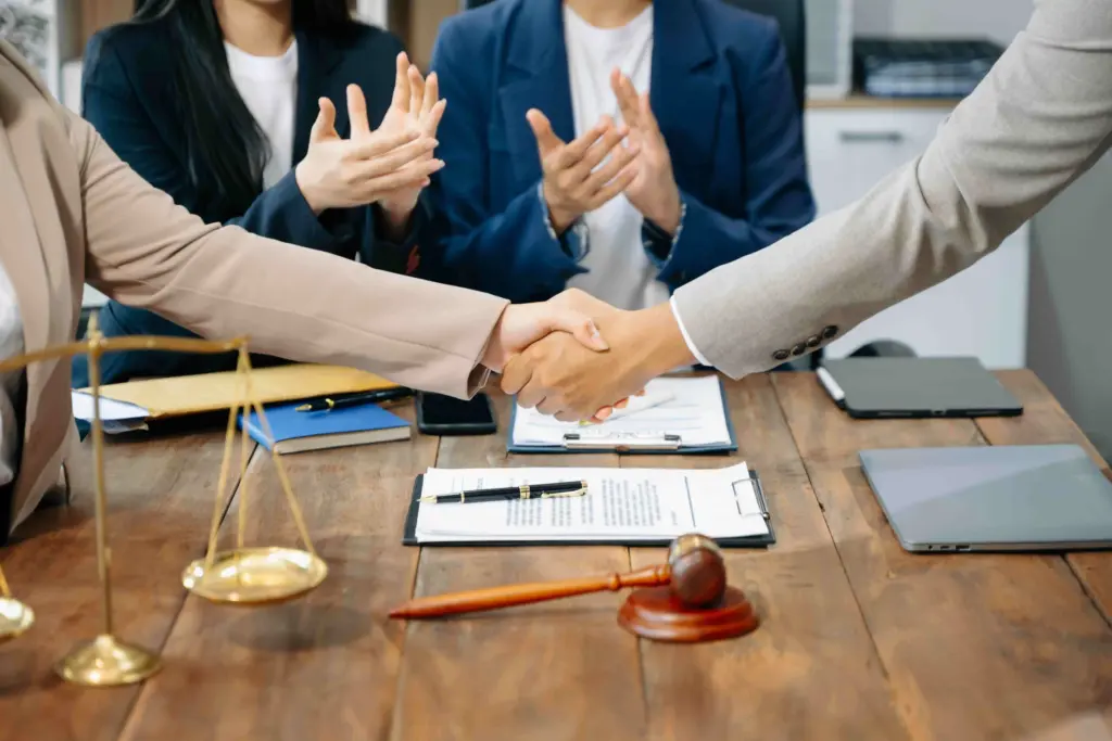 Професионално финализиране на сделка с имот и консултация за наследствени имоти.