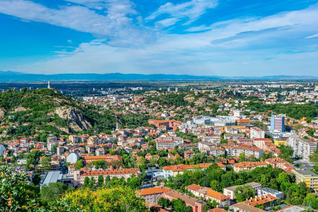 Панорамна гледка към Пловдив - популярен град за покупка на имот