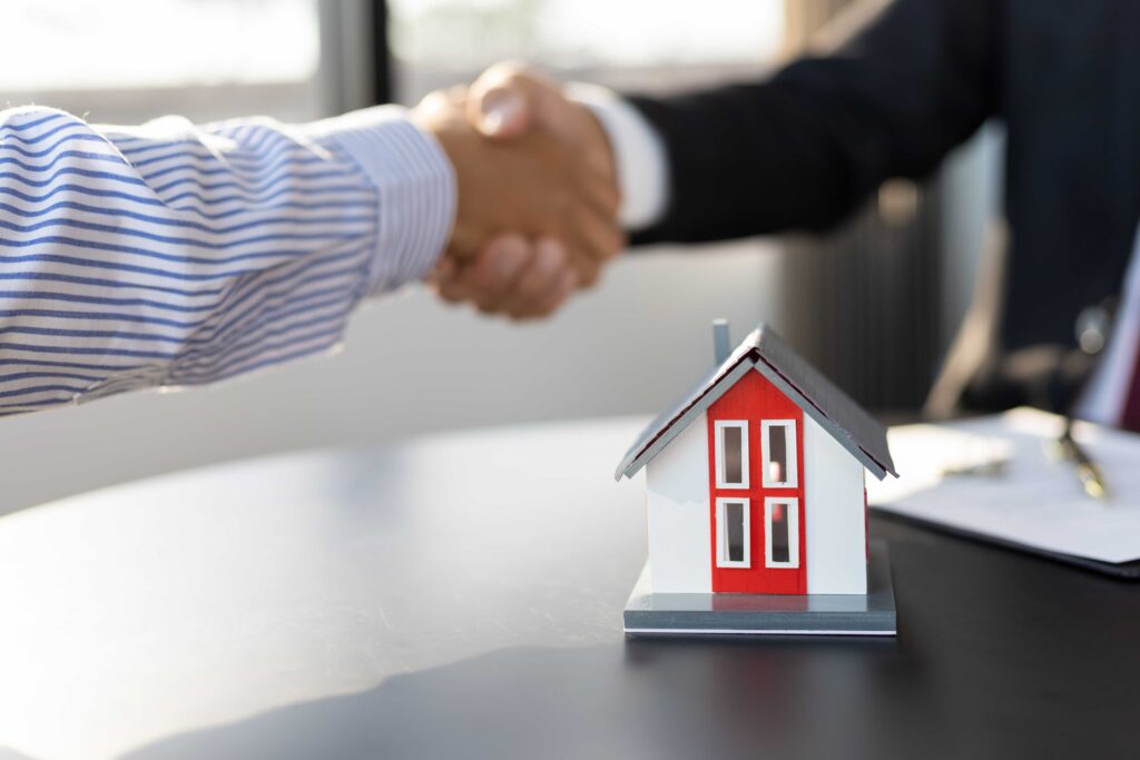 Успешна сделка на покупка на имот в България