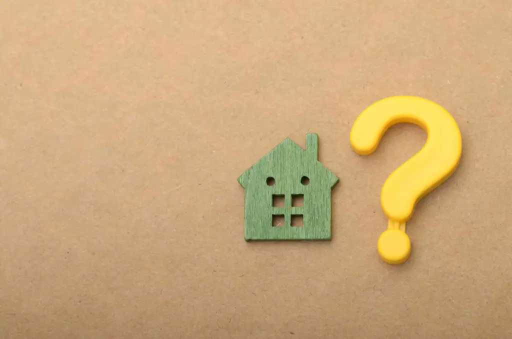 символ на къща до въпросителен знак показва избор на агенция за недвижими имоти