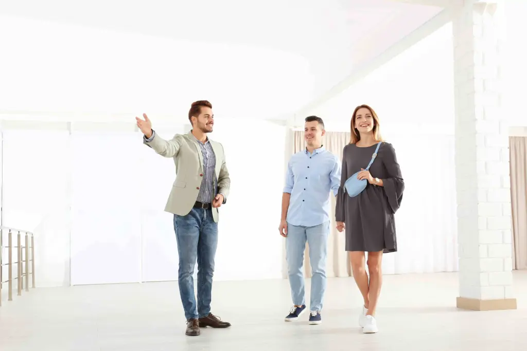 показване на имот на купувачи оглед апартамент