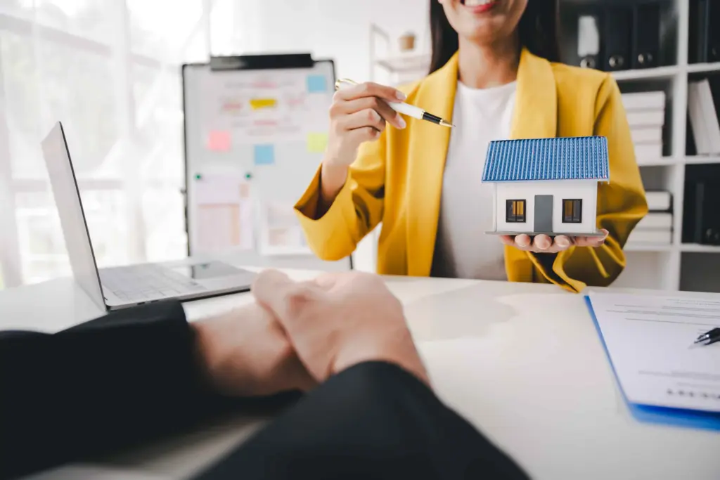 процес на работа с брокер на недвижими имоти среща и консултация с клиент